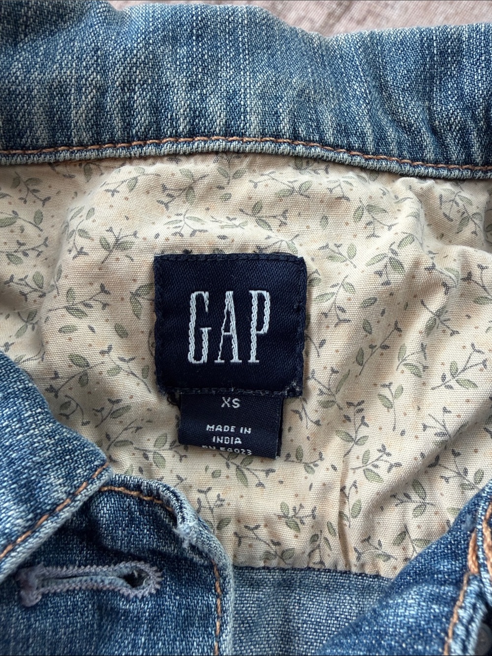 Vintage GAP Women's Light Blue Denim Jean shirt/jacket